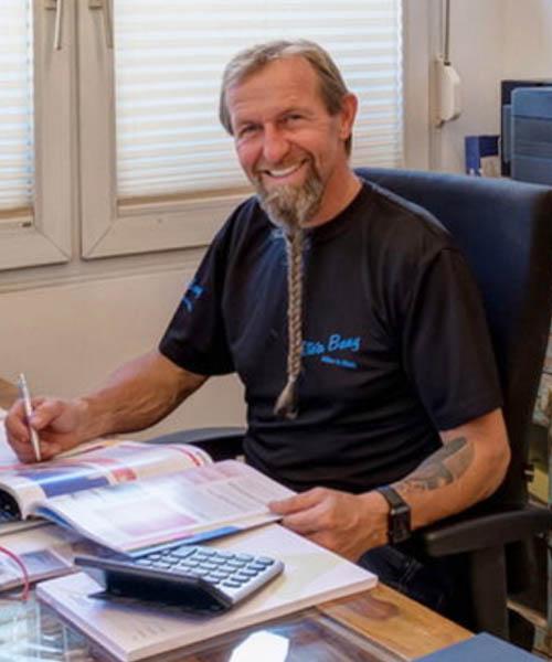 Unser Team Naturstein Marmor Tirol Stoa Bany Stiegen Ballustraden Kopfsteine Kuchenplatten Brunnen Pflaster Munster Aktuell Im Web