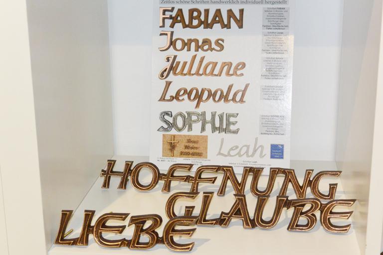 Grabstein Schriften Spruche Aus Alu Bronze Edelstahl Offlineshop Stoa Bany In Kufstein Steinmetz Steinmetzmeister Grabanlagen Grabsteine Urnensteine Aktuell Im Web