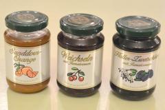 verschiedene Sorten von hochwertigen Marmeladen