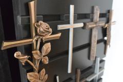 Kreuze aus Bronze, Aluminium, Edelstahl und Glas
