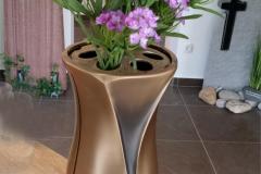 Vasen aus Bronze, Aluminium und Edelstahl
